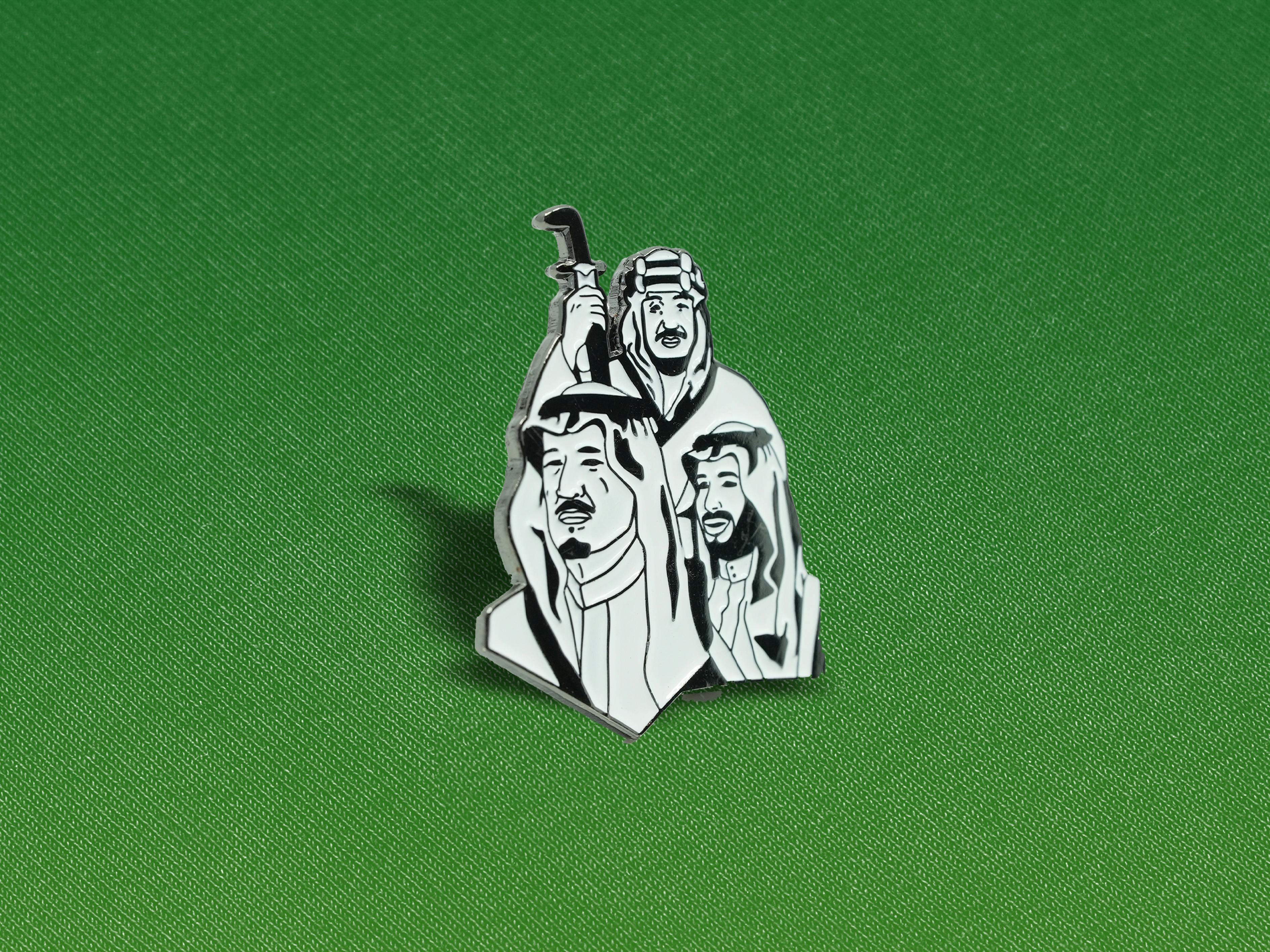 Sky Pinz The kings enamel pin
